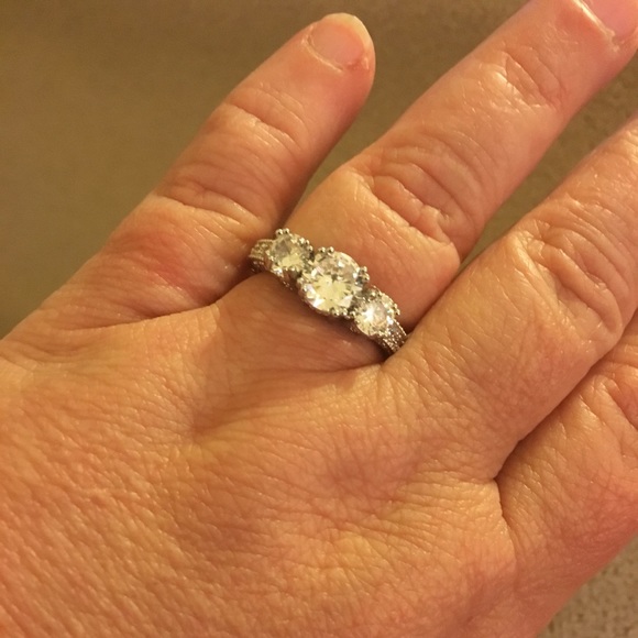 Exquisite Engagement/Wedding Ring - Picture 4 of 4